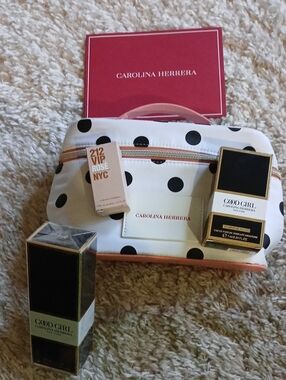 NWT CAROLINA HERRERA Cosmetic Bag With Extras